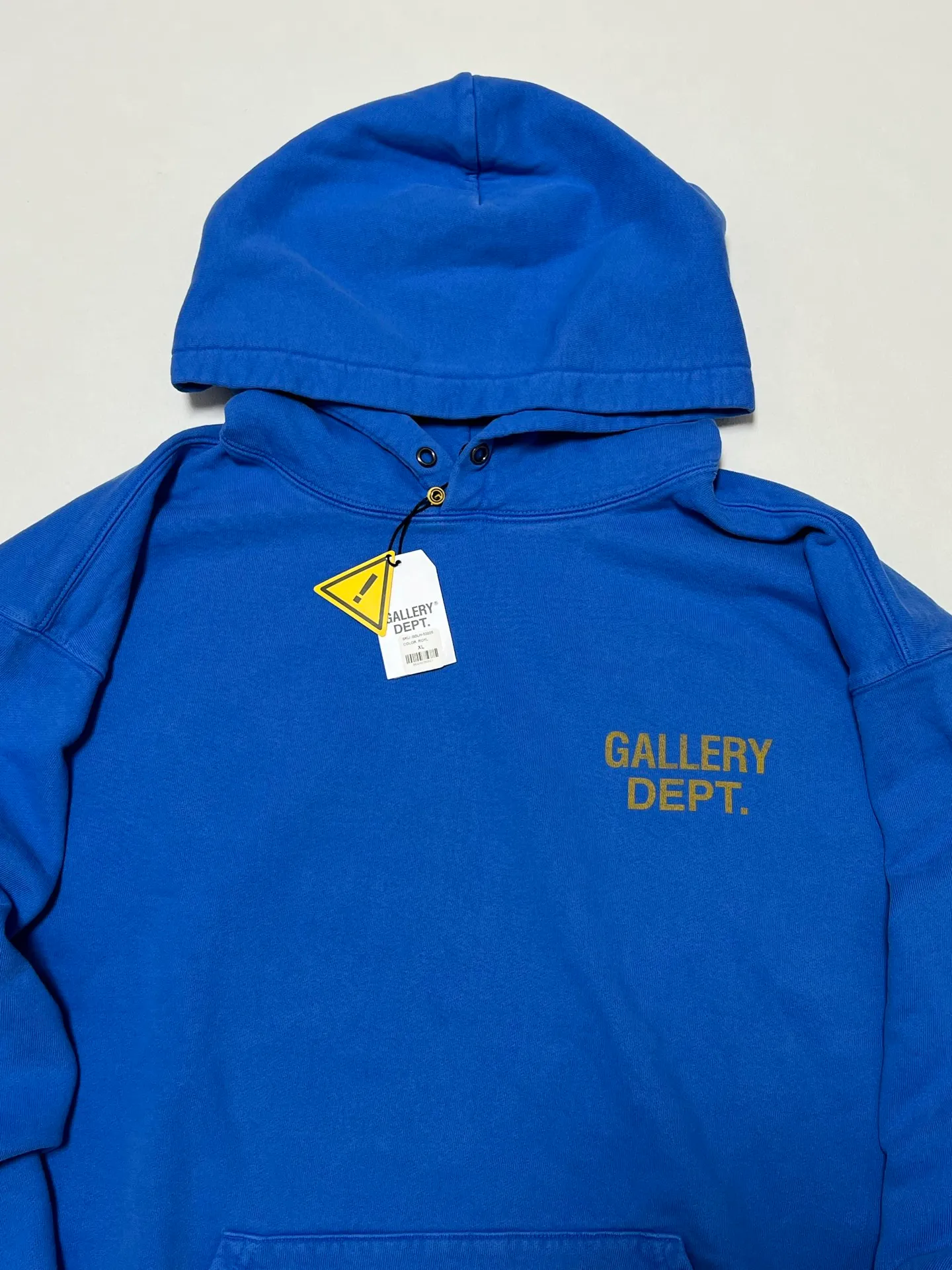 GALLERY DEPT. 90'S GD LOGO HOODIE/BLU 90's retro destroyed royal blue English hoodie Royal Blue S-XL Needs custom weaving and dyeing 500g high weight sweatshirt fabric Light fleece treatment on the inside Overall wide and comfortable Loose version Trendy and fashionable Same as the original version Washed and distressed printing Original consistent hang tag With G LOGO hanging beads/yellow triangle warning sign